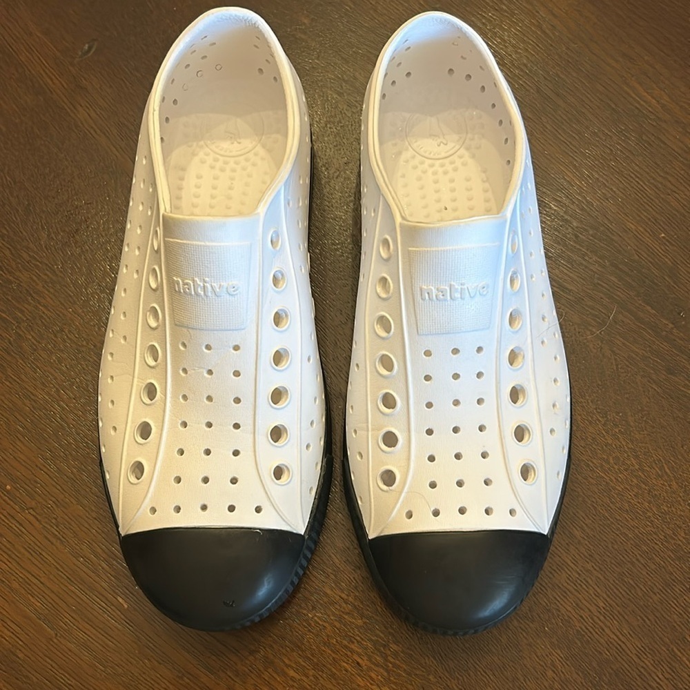 Native Jefferson Women's Size 9